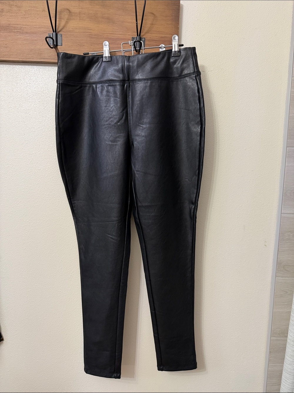 Gianni Bini Faux Leather Leggings in Black